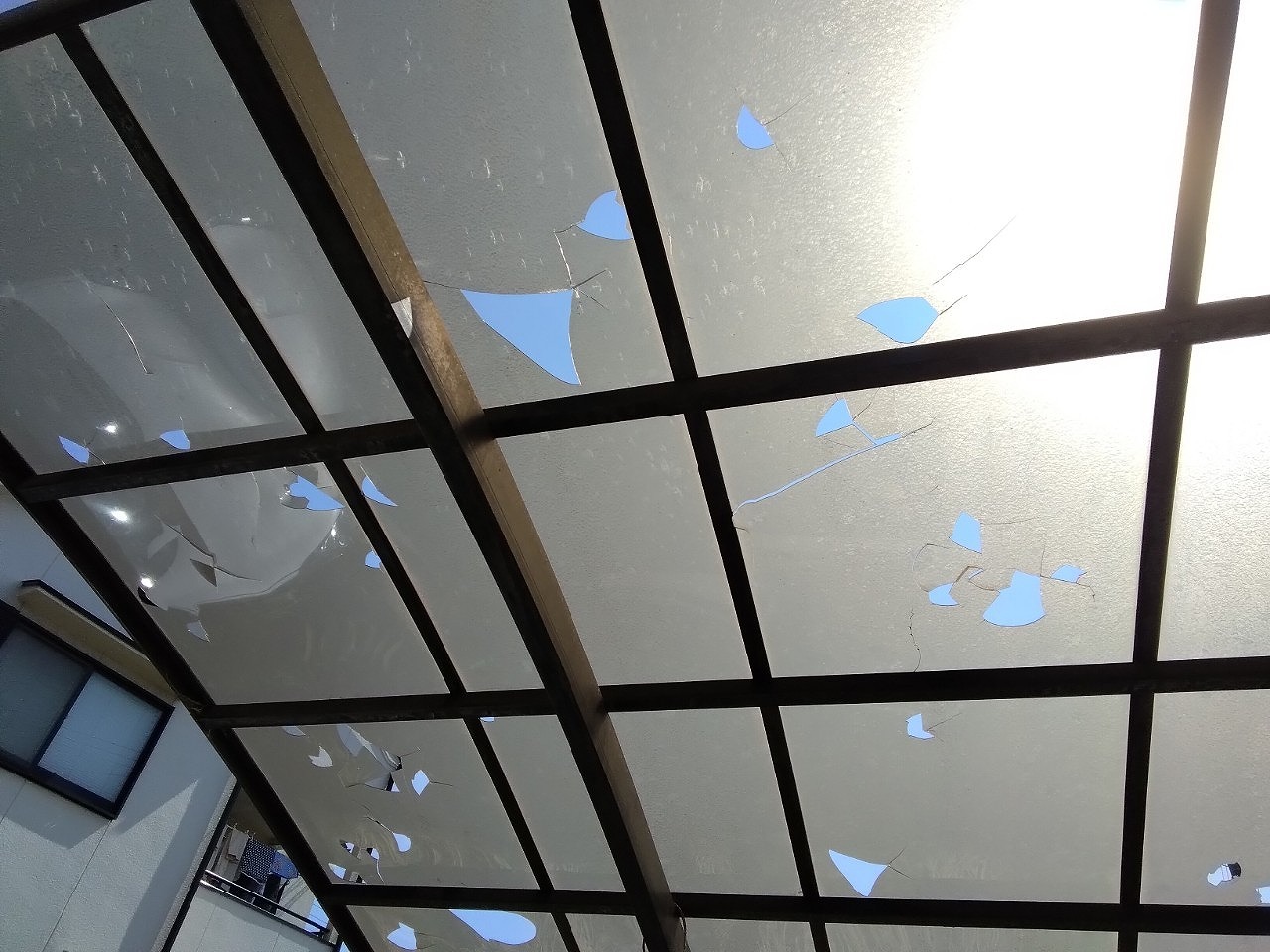 加古郡播磨町　カーポート屋根材　ポリカ穴あき